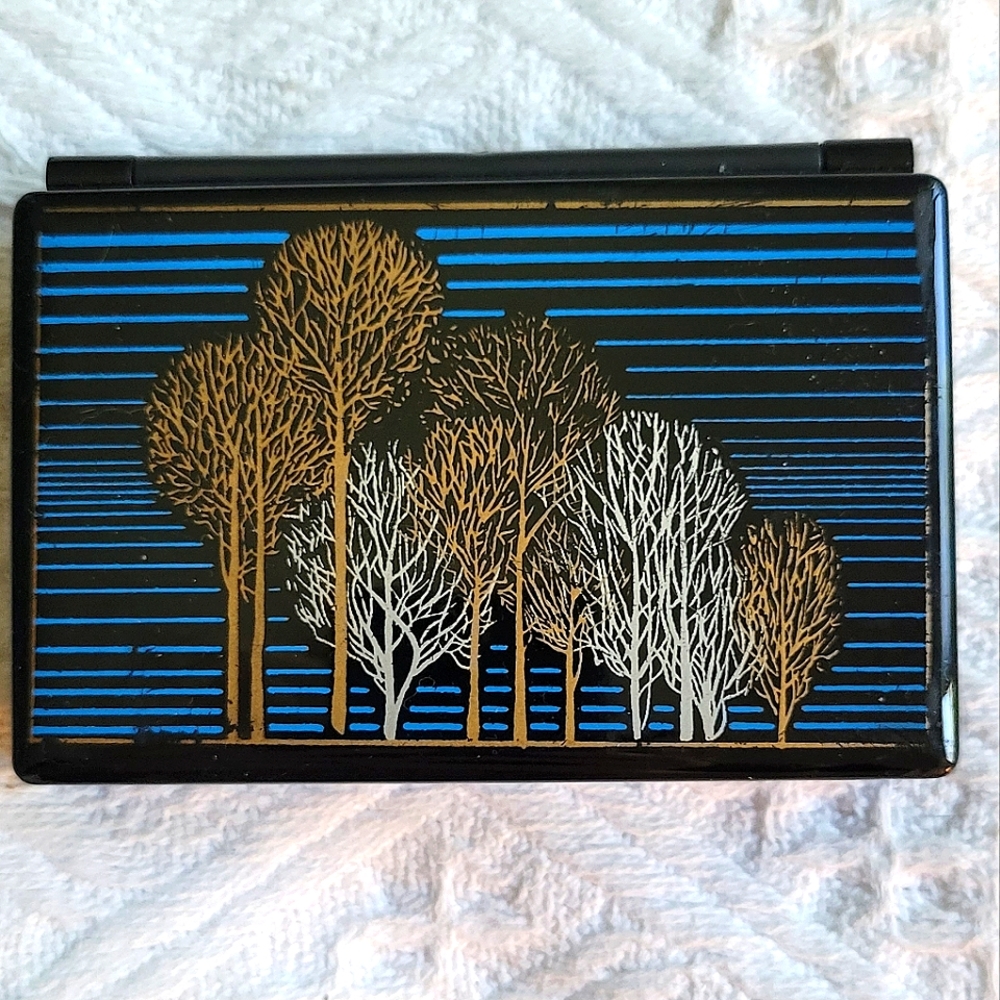 Blacl laquer tissue box with mirror